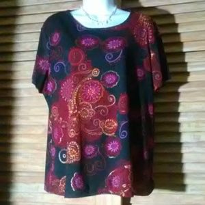 NWOT BLK/RED/GOLD S/S TOP